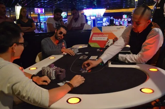 Heads up Li-Benso | 2016/07 - Utrecht Poker Series - €700 NLHE Main Event 